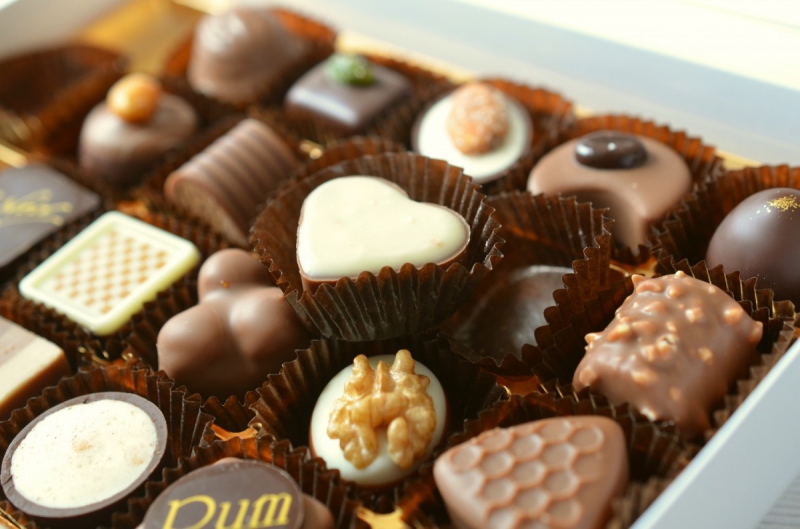 chocolaterie-ANTIBES-min_chocolates_food_candy_calories_nibble_chocolate_heart-782043